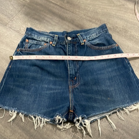 Vintage high waisted 701 Levi’s jean shorts size 29 - Picture 9 of 9